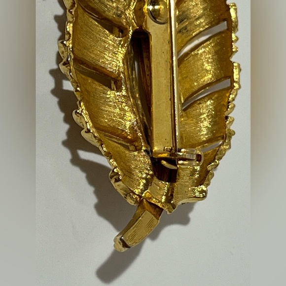 Vintage Monet Angea 1270 Leaf Brooch Pin With Original Tags Gold Tone Textured - Picture 7 of 9